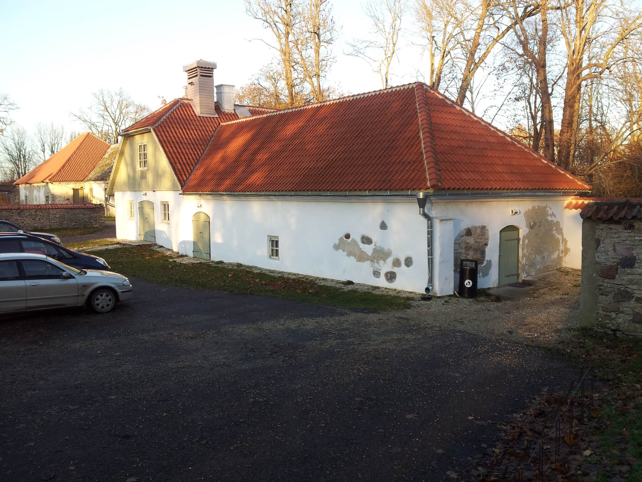 Suuremõisa lossi teenijatemaja